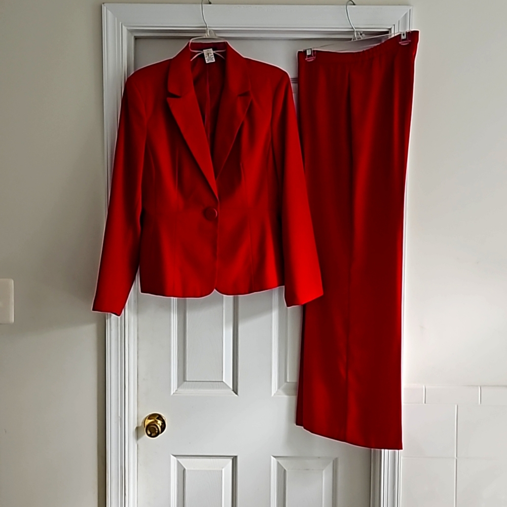 Two-piece suit by Metrostyle, Size: 12, Color: pink